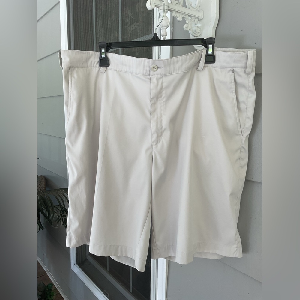 Nike Golf Shorts Tour Performance Dri Fit Beige Tan Men’s Size 40 EUC